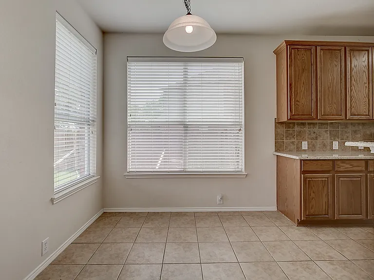 2609 Monroe Dr — Photo 9