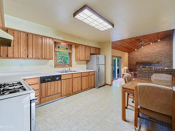 5th image of 440 Eastwood Ct