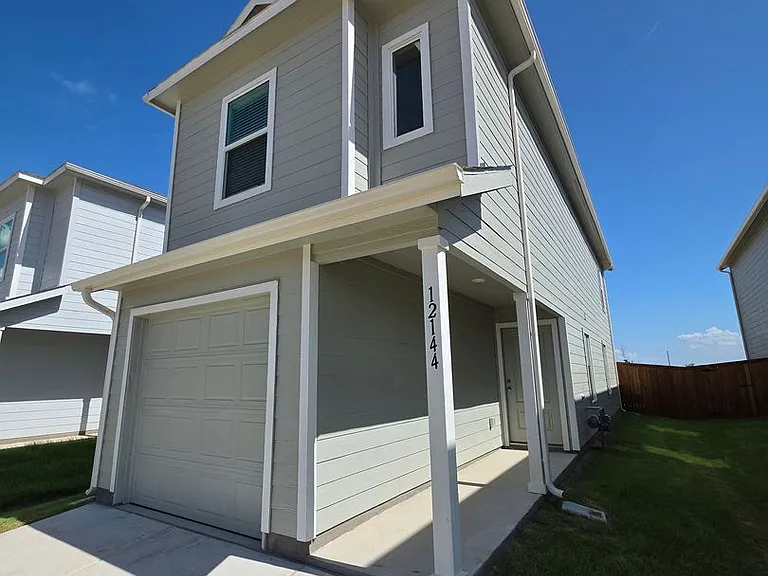 12144 Morgan Dr — Photo 2