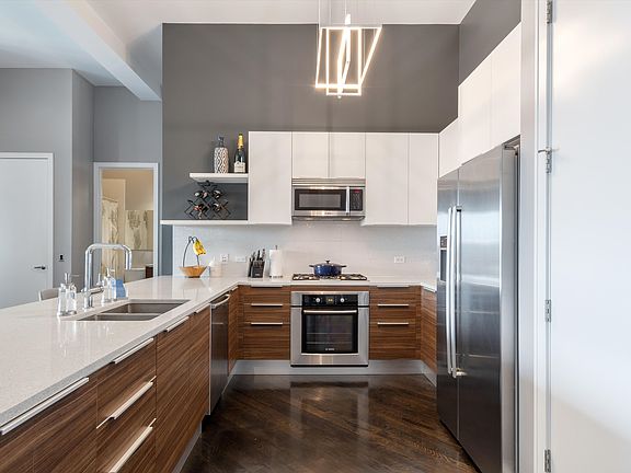 4th image of 2410 W Bloomingdale Ave APT 4E