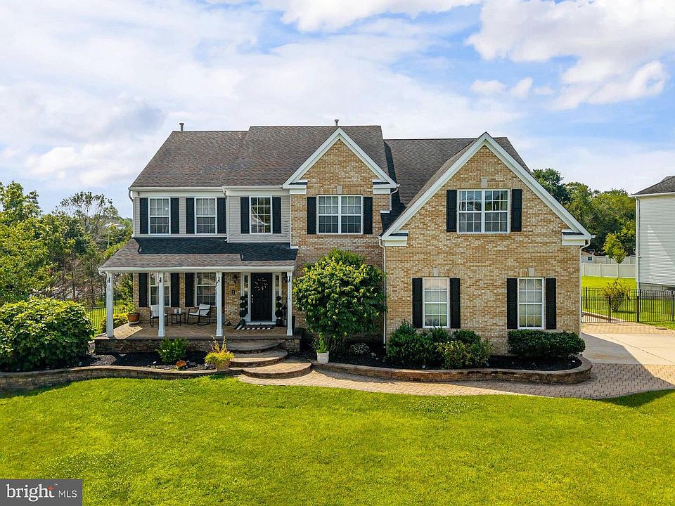 1st image of 10 Tara Dr