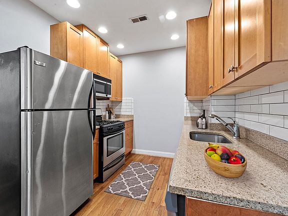 2nd image of 757 Syracuse Ave APT 2S