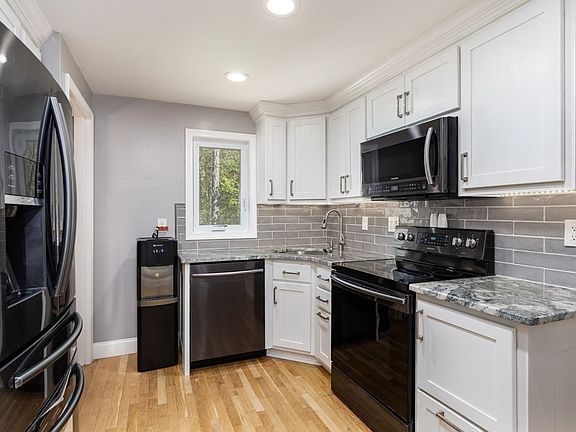 4th image of 43 Woodway Dr