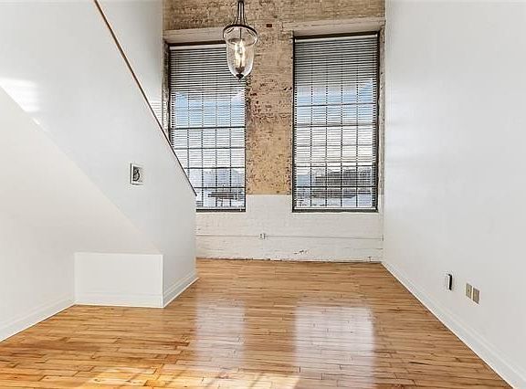 4th image of 920 Poeyfarre St APT 327