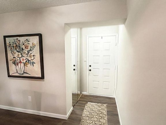 3rd image of 5520B Aberdeen Dr