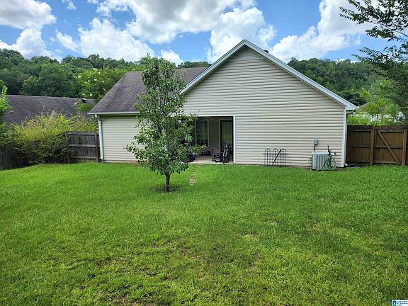 3rd image of 204 Ironwood Cir