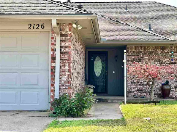 2126 Berkshire Dr, Ponca City, OK 74604