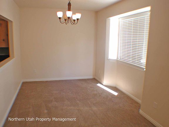 5 Dining Room_04212016