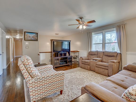 2nd image of 27 Kelvin Dr