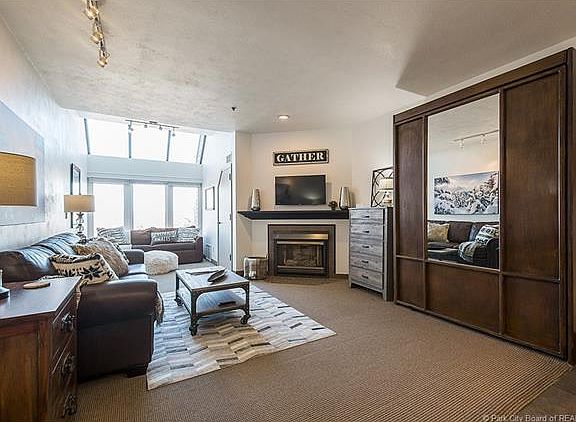 2nd image of 1415 Lowell Ave #164