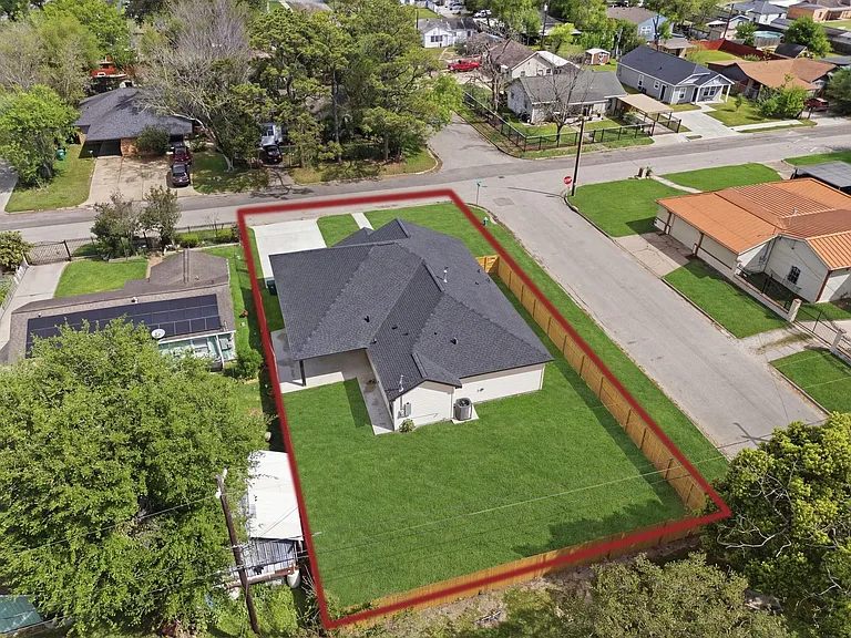 7040 Kinney St — Photo 37