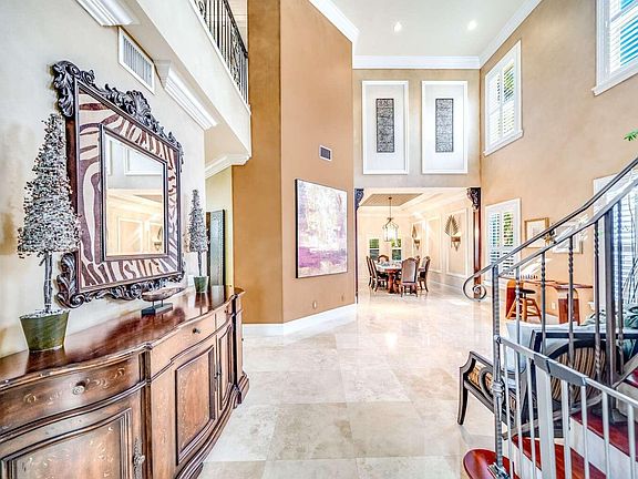 4th image of 512 NE 12th Avenue