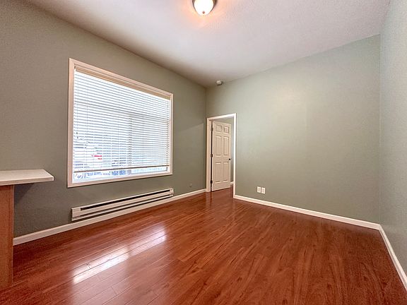 3rd image of 1037 Clay St APT 2
