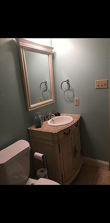 Guest bathroom 