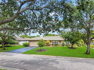 639 NW 101st Ter, Coral Springs, FL 33071