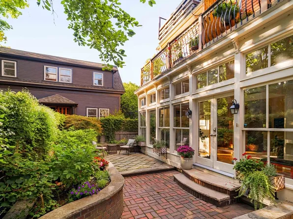 61 Dana St APT 4, Cambridge, MA 02138