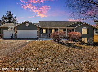 1021 Stone Oak Ln, Grand Ledge, MI 48837