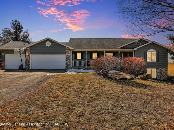 1021 Stone Oak Ln, Grand Ledge, MI 48837