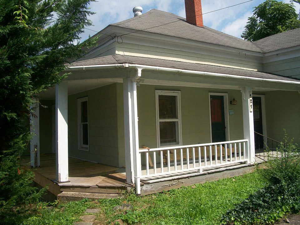 2nd image of 121 Prospect St