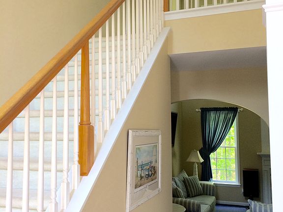 Entry Hallway/Staircase
