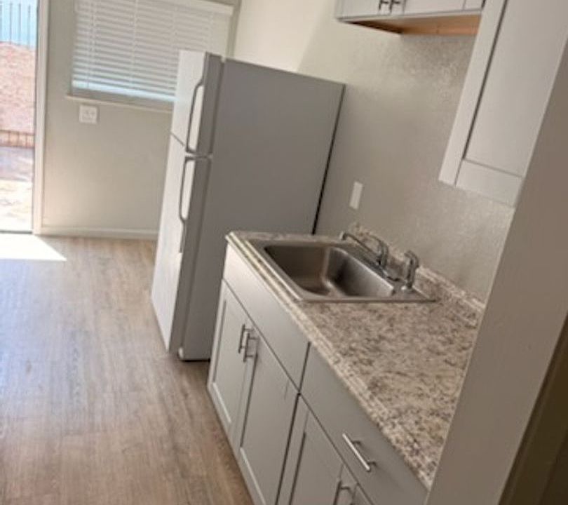 1st image of 2229-2235 W Princeton Ave #2231