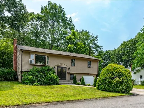 52 Stillwater Dr, Warwick, RI 02889