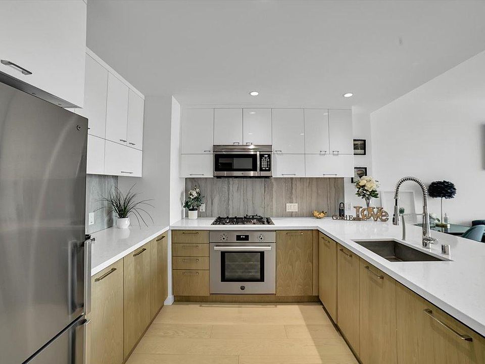 1st image of 400 S Broadway APT 2001