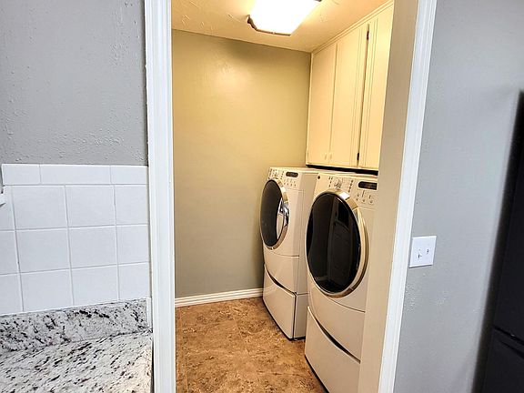 4th image of 1004 Sierra Dr