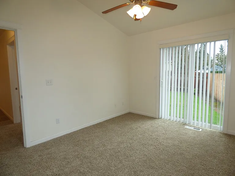 3536-3538 Fisher Ct NE — Photo 19