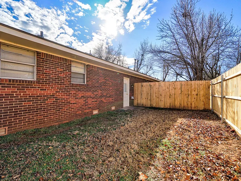 NEW PRIVACY FENCE