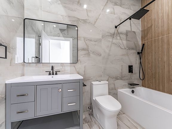 5th image of 140 E Park Ave #2