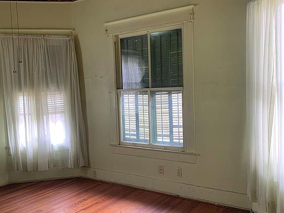 4th image of 3205 Avenue P 1/2
