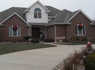 1037 Highland Dr, Hastings, NE 68901