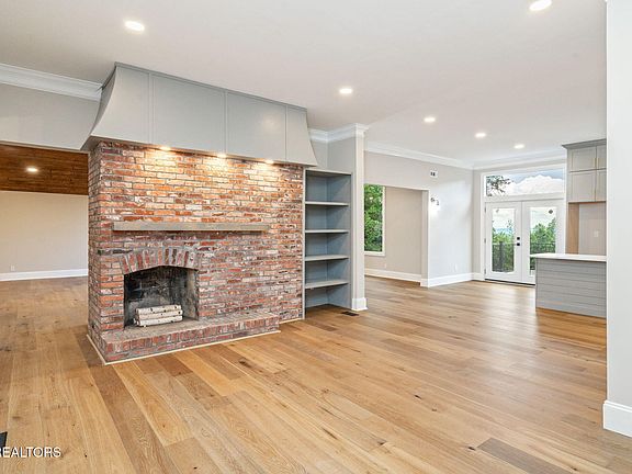5th image of 8440 Lakeland Dr