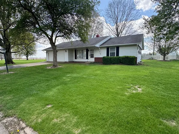 100 Hazelwood Dr, Wyanet, IL 61379