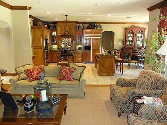 3rd image of 6613 Pine Valley Pl