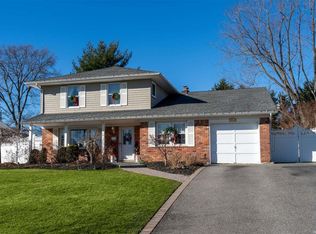 112 Fifty Acre Rd S, Smithtown, NY 11787