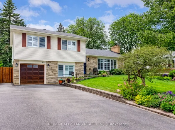 872 Law St, Oshawa, ON L1G 4M4