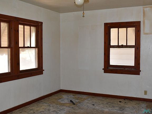 5th image of 1004 S 1st St