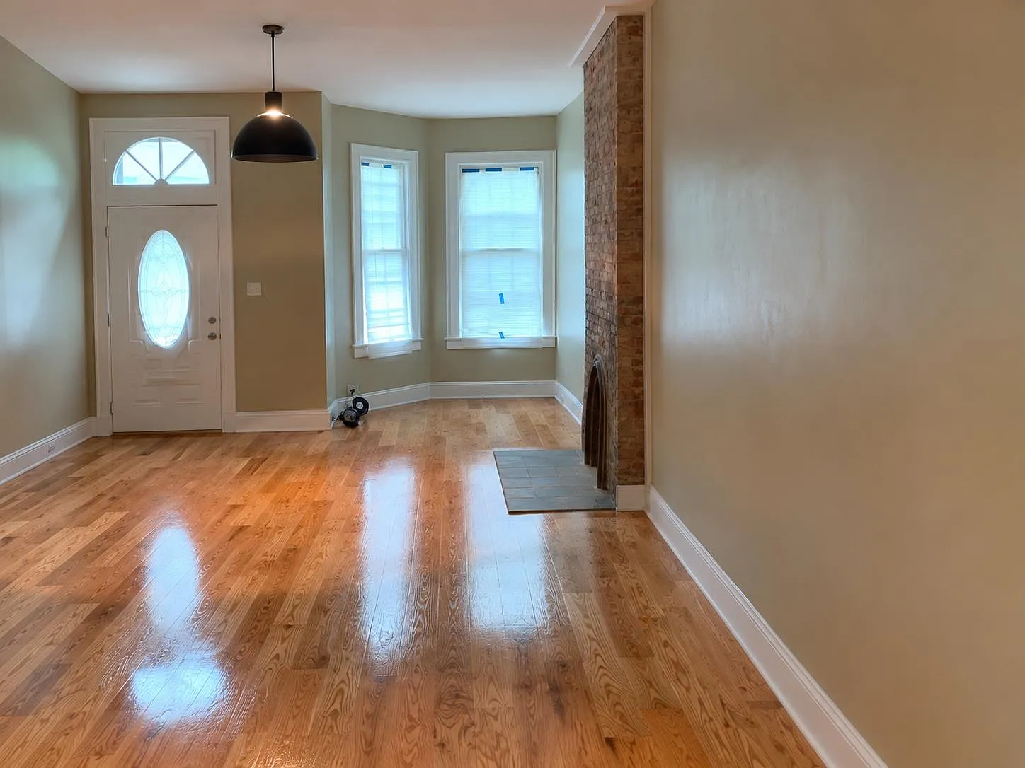 3 bed, 1.0 bath, $3,200 — Photo 2