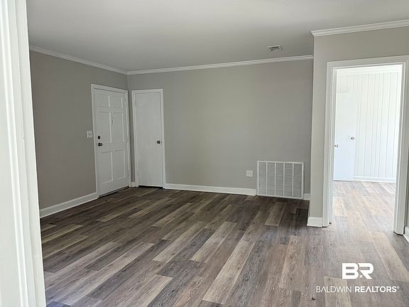 4th image of 1610 Bonita Ave