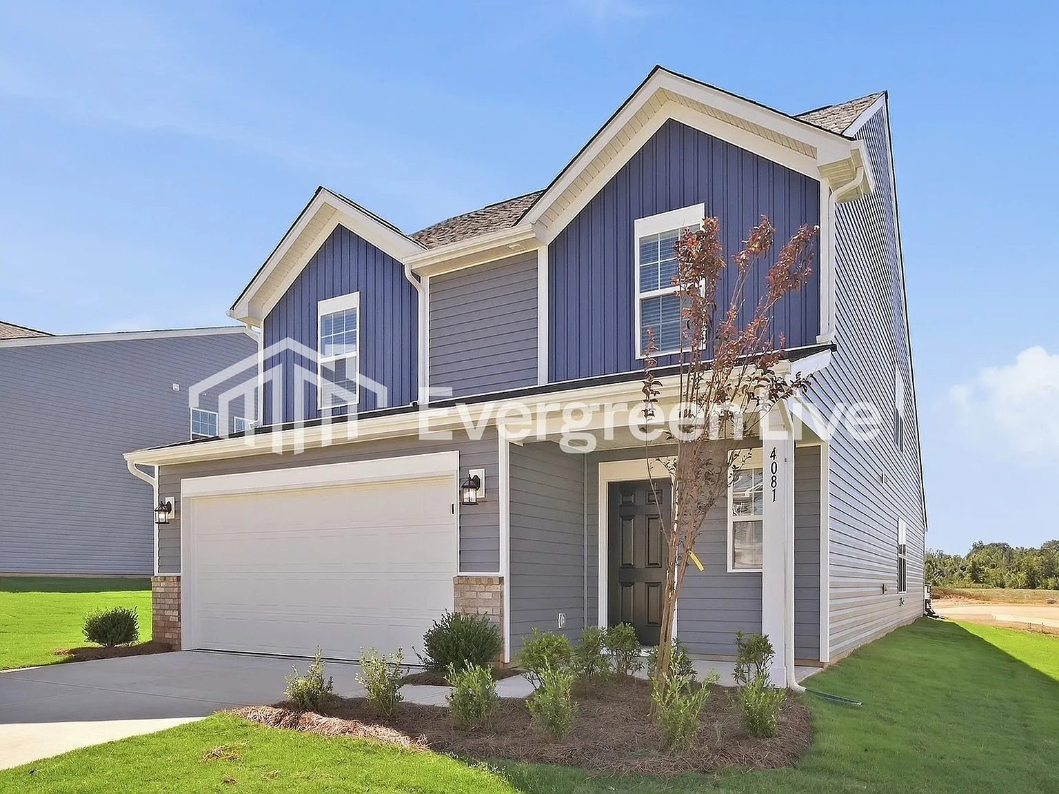 4 bed, 2.5 bath, 2307 sqft, $1,990 — Photo 2