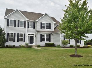 4785 Grandfield Dr, Saint Charles, IL 60175