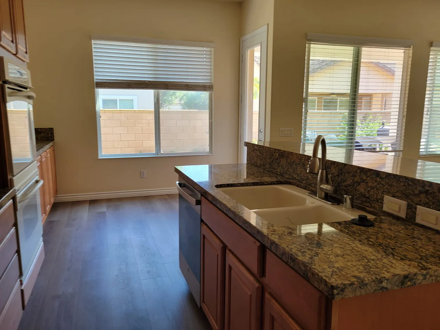 5 bed, 2624 sqft, $4,100 — Photo 4