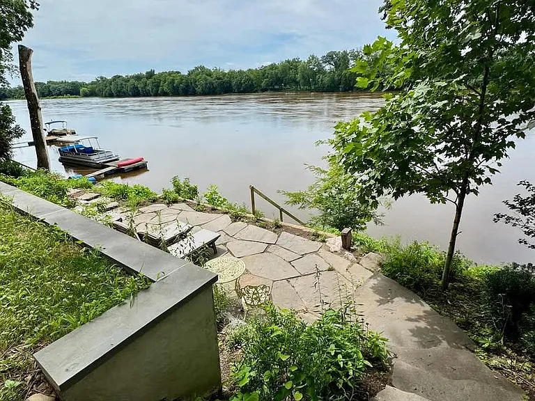 River Dr — Photo 78