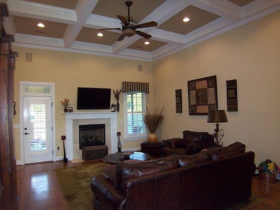 4th image of 724 Cedar Hill Dr