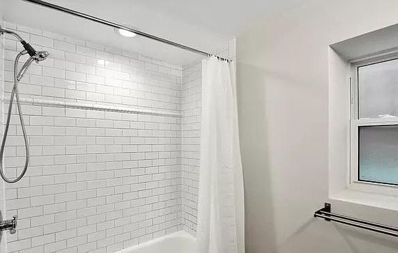 3rd image of 3244 N Monticello Ave #1