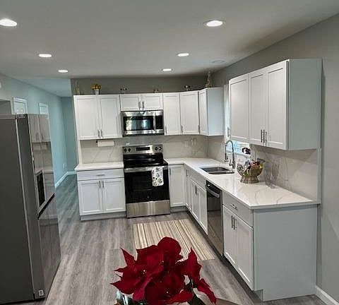 3rd image of 972 Thunderbird Ave