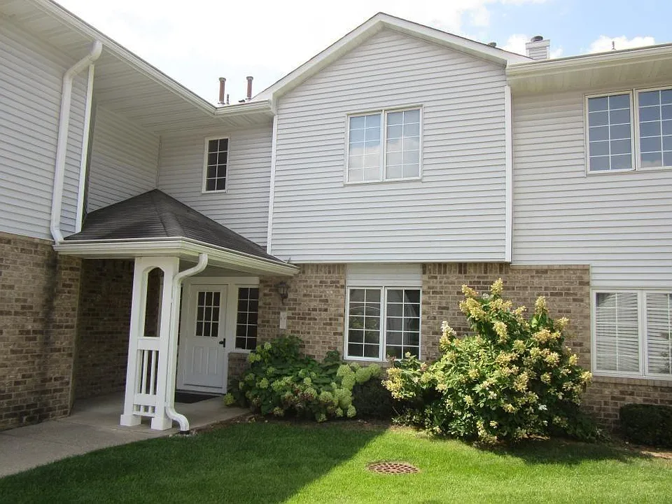 3569 Blue Jay Way #206