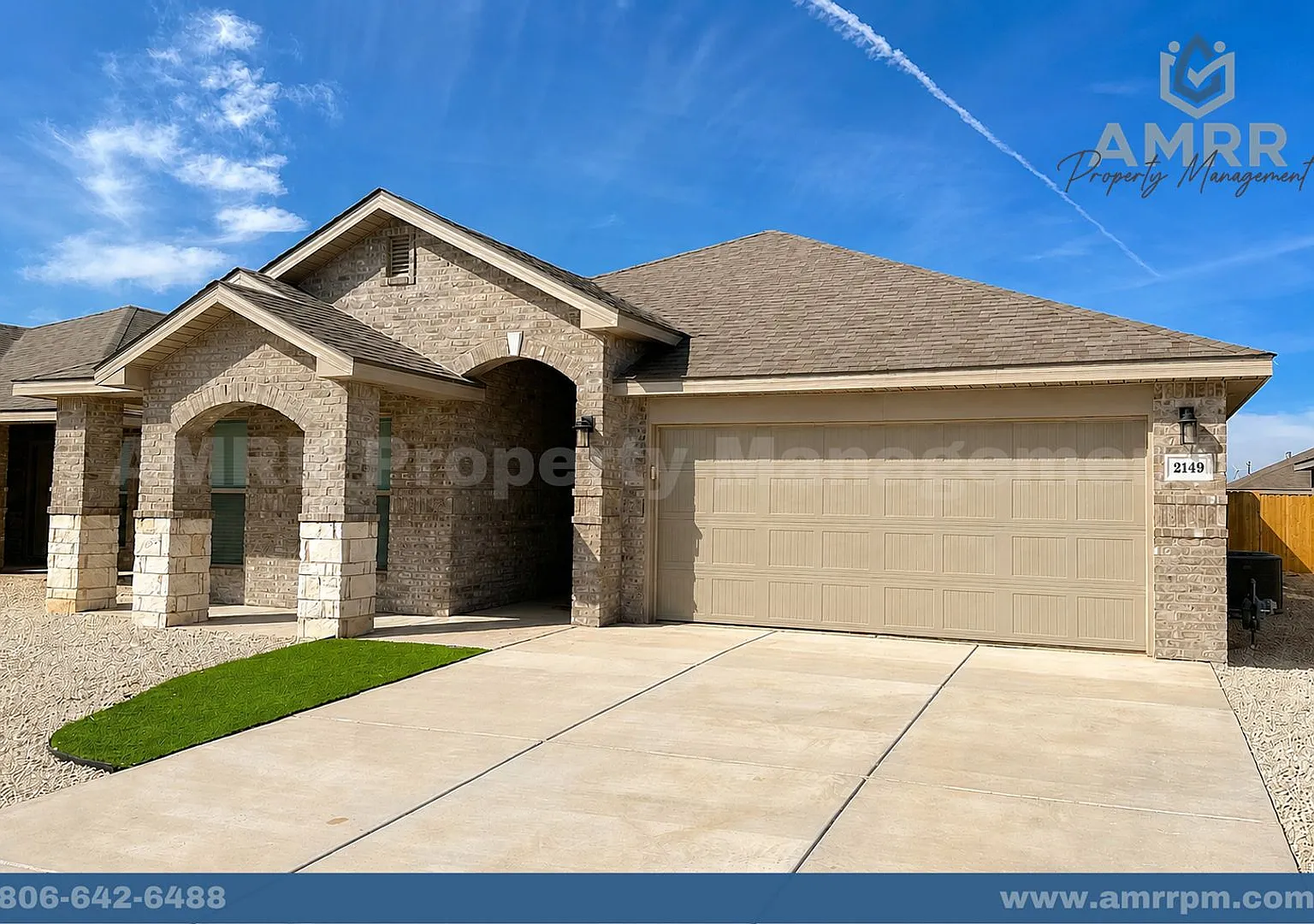 Elegant 4-Bedroom House Room for Everyone! — Photo 1